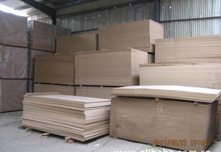 东兴贴面板厂奥松板中纤板中高密度板家具饰面板